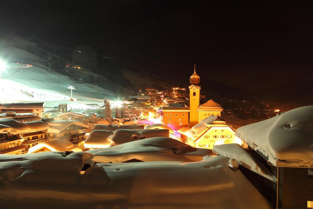 Saalbach Apartments Landhaus Bernkogel - Ski In Ski Out エクステリア 写真